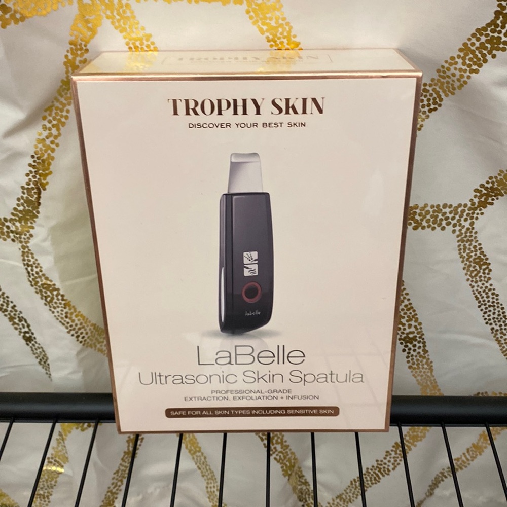 Trophy Skin’s LaBelle Ultrasonic Skin Spatula - Picture 1 of 2